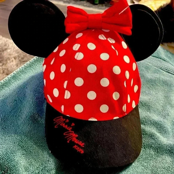 Disney Accessories - Disney parks Minnie Mouse xoxo hat